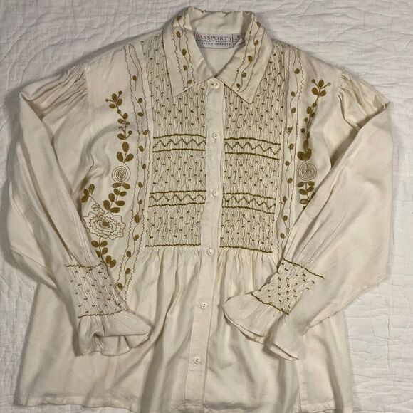 Passports Vintage Embroidered Lightweight Button Up size Medium - Picture 1 of 12